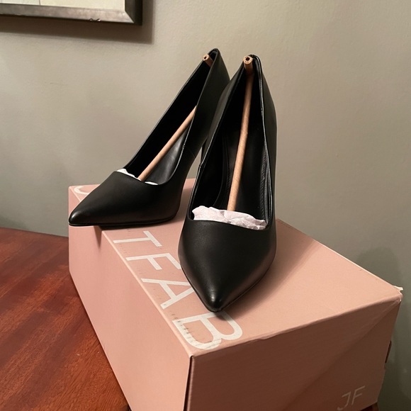Women’s black stiletto heels. NIB never worn. - Picture 4 of 8